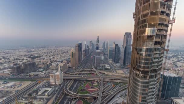 Malownicze centrum Dubaju dzień po nocy timelapse. Widok na dach drogi Sheikh Zayed — Wideo stockowe