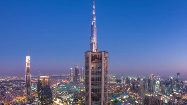 Gün gece timelapse modern için Dubai Downtown Dubai, Suudi Arabistan, üstten panoramik görünüm kuleleri. — Stok video