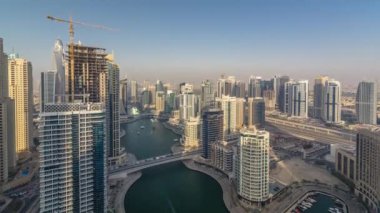 İnanılmaz renkli dubai marina manzarası günbatımı timelapse sırasında