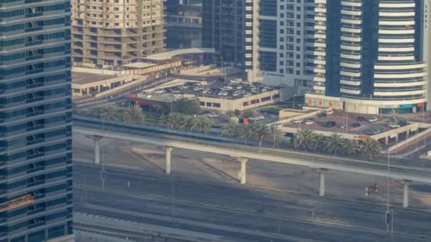 Incredibile vista sul tetto sulla strada Sheikh Zayed circondato Dubai Marina e grattacieli JLT timelapse — Video Stock