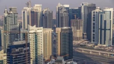 İnanılmaz renkli dubai marina manzarası günbatımı timelapse sırasında
