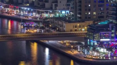 Dubai Yat limanı manzarası, gece timelapse üzerinde su kanalı.