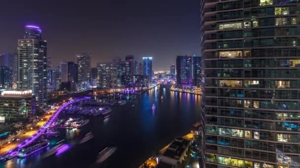 在迪拜滨海地平线上的水运河晚上 timelapse. — 图库视频影像