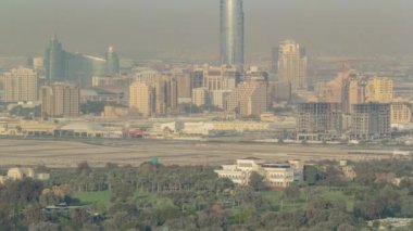 Daireler, oteller, alışveriş merkezleri ve eğlence yerleri Festivali şehir bölge timelapse için havadan görünümü içerir