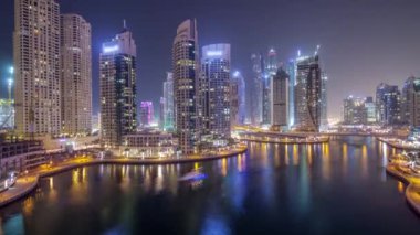 Dubai Yat limanı manzarası, gece timelapse üzerinde su kanalı.