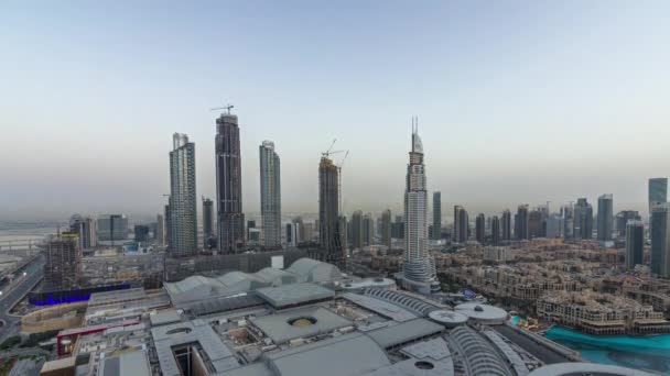 Dubai belvárosában nap éjszaka timelapse. A fenti felülnézet — Stock videók