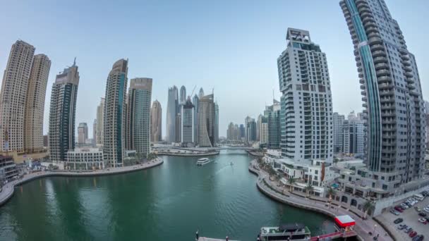 Indah udara top view day to night transisi tiLapse of Dubai Marina canal — Stok Video
