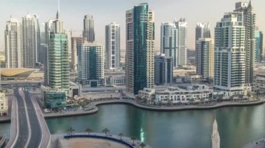 İnanılmaz renkli dubai marina manzarası günbatımı timelapse sırasında
