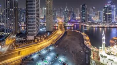 Dubai Yat limanı manzarası, gece timelapse üzerinde su kanalı.