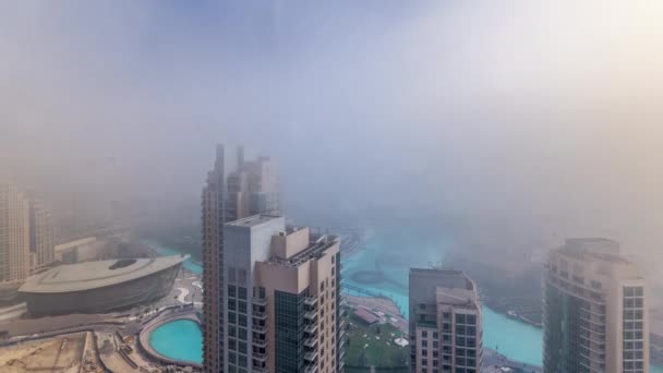 Foggy morgon i centrum av Dubai hela dagen timelapse. — Stockvideo