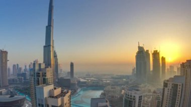 Sisli sabah gündoğumu Downtown Dubai timelapse.