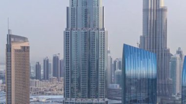 Dubai şehir manzarası gün gece timelapse en yüksek binası ve Sheikh Zayed karayolu trafik, Birleşik Arap Emirlikleri için