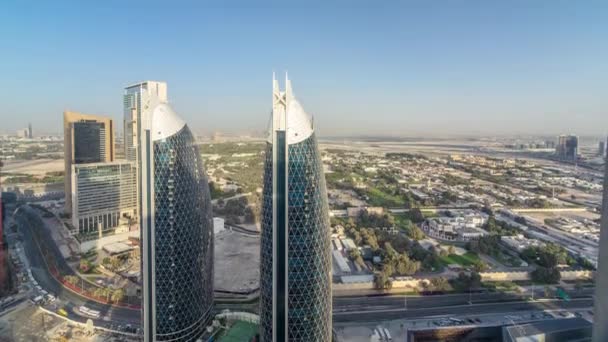 두바이, 아랍 에미리트의 셰이크 자 이드 로드와 Difc timelapse의 건물의 스카이 라인 보기. — 비디오