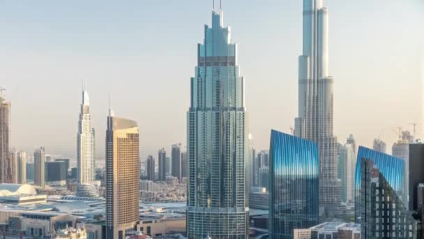 Dubai centrum skyline bij zonsondergang timelapse met hoogste gebouw en wegverkeer Sheikh Zayed, Verenigde Arabische Emiraten — Stockvideo