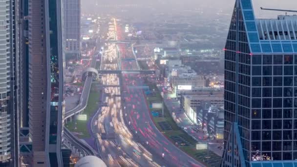 Dubai Innenstadt Skyline Tag bis Nacht Zeitraffer und Scheich zayed Straßenverkehr, uae — Stockvideo