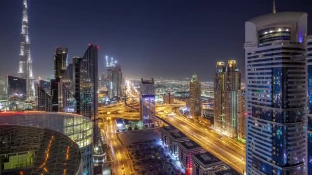 Ντουμπάι κέντρο του ορίζοντα νύχτα timelapse με ψηλότερο κτίριο και οδικής κυκλοφορίας Sheikh Zayed, Ηνωμένα Αραβικά Εμιράτα — Αρχείο Βίντεο