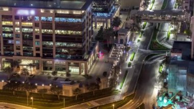 Dubai şehir manzarası gece timelapse ve yol trafik, Birleşik Arap Emirlikleri