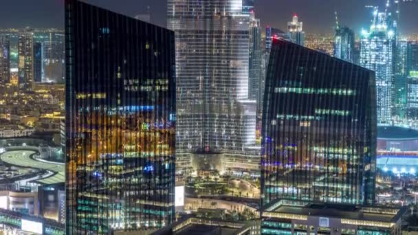 Dubai downtown skyline natt timelapse med högsta byggnad samt trafik, Förenade Arabemiraten — Stockvideo