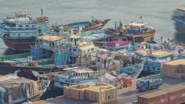 Загрузка судна в Порт-Саиде, Дубай, ОАЭ . — стоковое видео