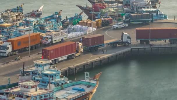 Načítání loď v Port Said timelapse v Dubaji, Spojené arabské emiráty. — Stock video