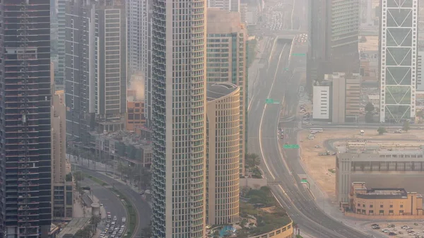Напряжённое Движение Перекрестке Дорог Дубае Многие Автомобили Движутся Шоссе Между — стоковое фото