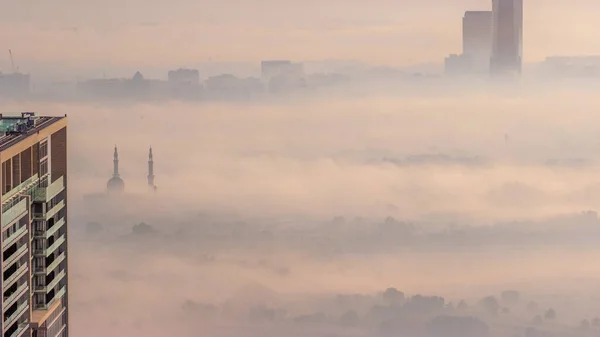 Скайлайн Міста Дубай Сучасними Хмарочосами Вкритими Ранковим Туманом Районі Дейри — стокове фото