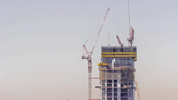 Grúas Que Trabajan Sitio Restricción Actividad Trabajo Nuevo Rascacielos Timelapse —  Fotos de Stock