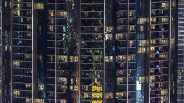 Világító Panoráma Ablakok Egy Előkelő Épület Apartmanjaiban Éjszaka Világító Fények — Stock Fotó