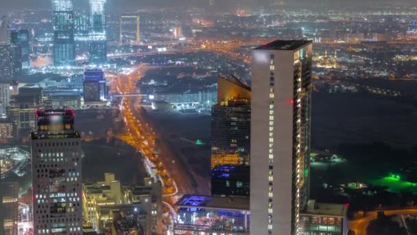 Luftaufnahme von Wolkenkratzern im Bau in Dubai im Zeitraffer. — Stockvideo