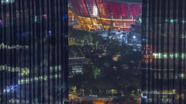 Dubai şehir merkezinde, Dubai 'deki sanat ve kültür merkezinin yakınına park etme manzarası. — Stok video