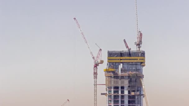 Cranes working on constraction site working activity of new skyscraper timelapse. — Stock Video