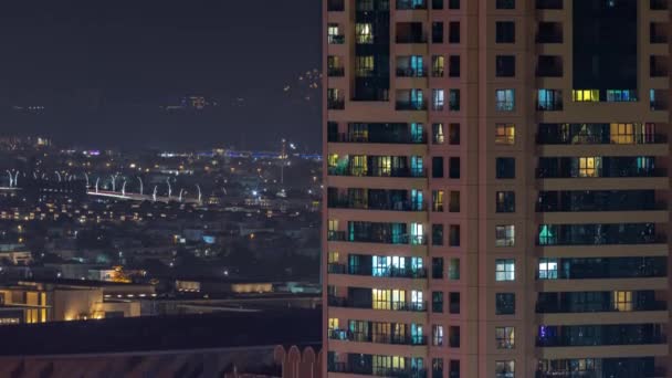 Dubai şehrinde ki apartman ve villaların havadan görünümü gece saati, Birleşik Arap Emirlikleri — Stok video