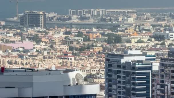 Flygvy över lägenhetshus och villor i Dubai City Timelapse, Förenade Arabemiraten — Stockvideo