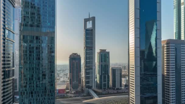 Flygfoto över Dubai International Financial District med många skyskrapor timelapse. — Stockvideo