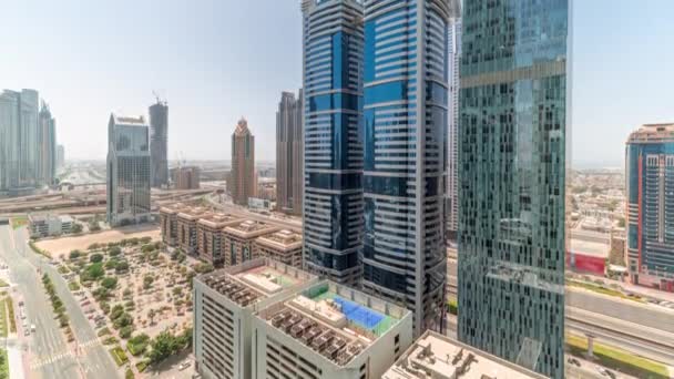 Flybilde av Dubai internasjonale finansdistrikt med mange skyskrapere hele dagen. – stockvideo