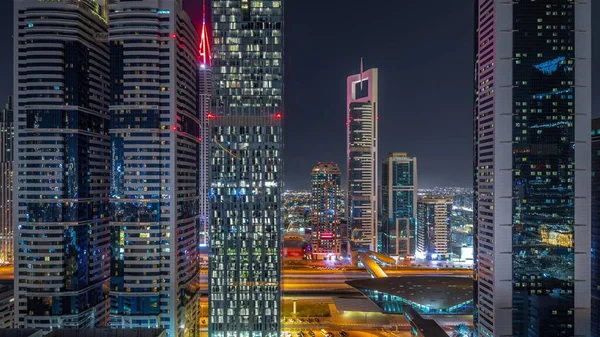 Dubai Uluslararası Finans Bölgesi Nin Birçok Gökdelenli Gece Görüşü Metro — Stok fotoğraf