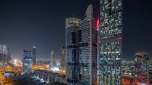 파노라마는 Dubai International Financial District 사진을 조명을 빌딩의 시간대를 보여준다 — 스톡 사진