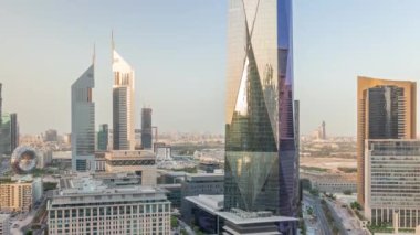 Dubai Uluslararası Finans Bölgesi 'nin birçok gökdelen zaman çizelgesiyle hava görüntüsü.