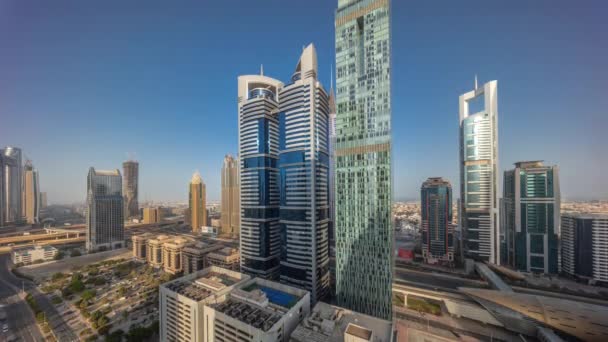 Вид с воздуха на Дубайский международный финансовый район со многими небоскребами весь день. — стоковое видео