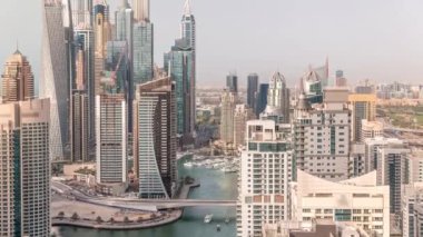 Dubai Marina Havaalanı 'nın en uzun bloğundaki çeşitli gökdelenlerin görüntüsü