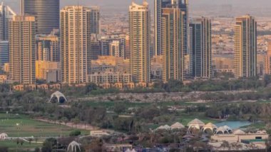 Dubai lüks yerleşim bölgesi golf kulübü zaman dilimi ile.