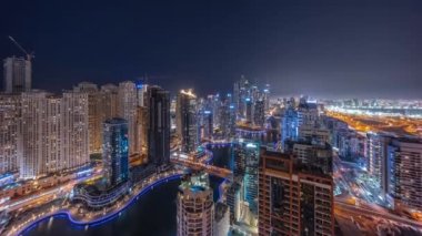 Dubai Marina hava sahasının en uzun bloğundaki çeşitli gökdelenlerin görüntüsü