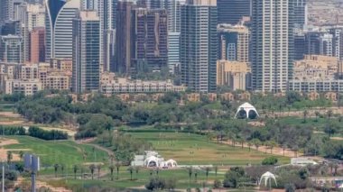 Dubai lüks yerleşim bölgesi golf kulübü zaman dilimi ile.