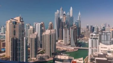 Dubai Marina Havaalanı 'nın en uzun bloğundaki çeşitli gökdelenlerin görüntüsü