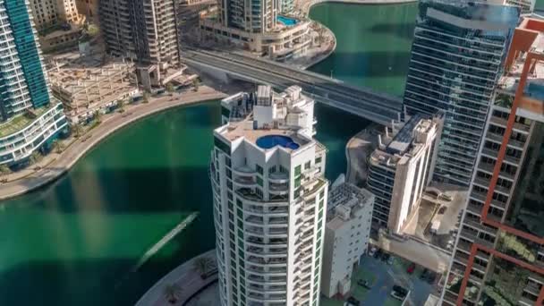 Dubai Marina nábřeží a promenáda města timelapse shora. — Stock video