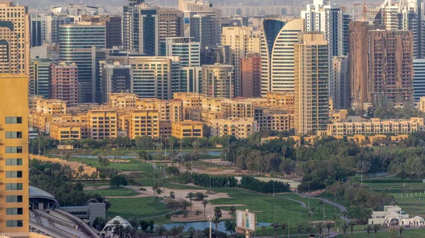 Dubai Luxus Lakónegyedében Golfklub Timelapse Légi Kilátás Tornyok Zöldek Barsha — Stock Fotó