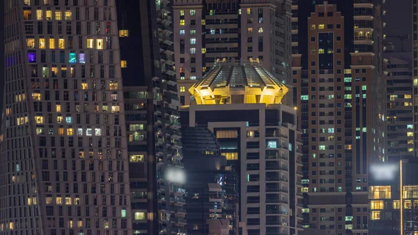 Vista Noturna Apartamento Exterior Recidential Edifício Timelapse Com Janelas Brilhantes — Fotografia de Stock