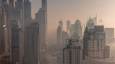 Dubai Marina Havaalanı 'nın en uzun bloğundaki çeşitli gökdelenlerin görüntüsü