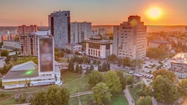 Kharkiv város panorámája felülről naplementekor. Ukrajna. — Stock videók