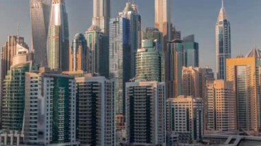 Dubai marinası gökdelenlerin en yüksek binası..